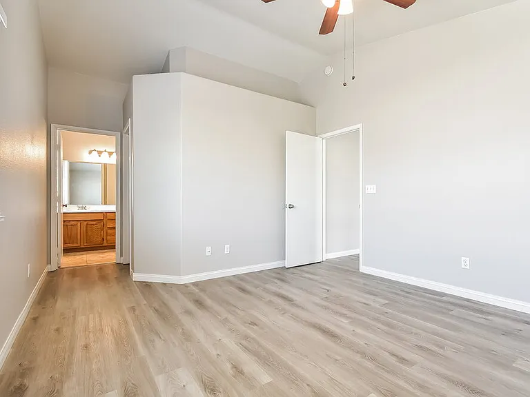 9156 Indian Breeze Dr — Photo 10