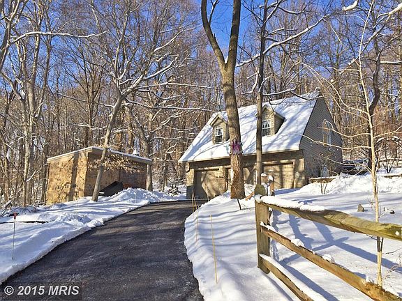 3-Car Detached Garage w/ In-Law apt. above