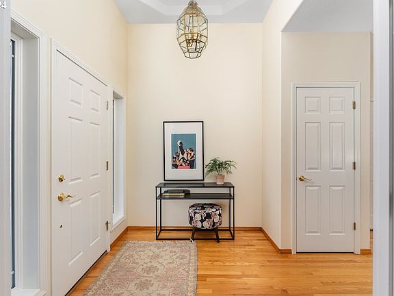 2nd image of 1932 NE Harewood Pl