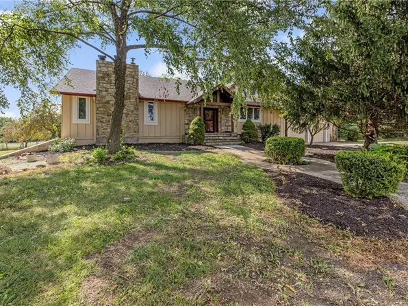 24510 Hospital Dr, Paola, KS 66071