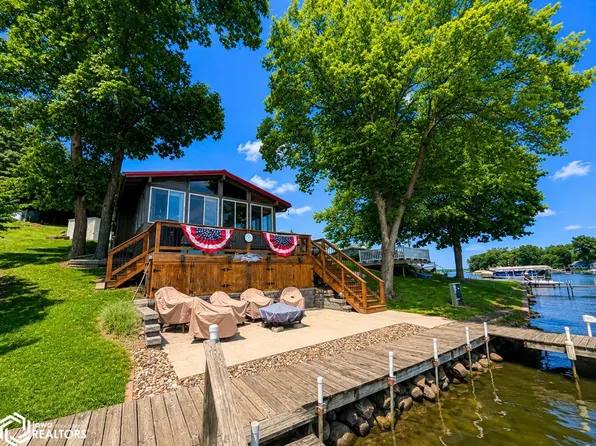 1116 Lakeshore Dr, Brooklyn, IA 52211