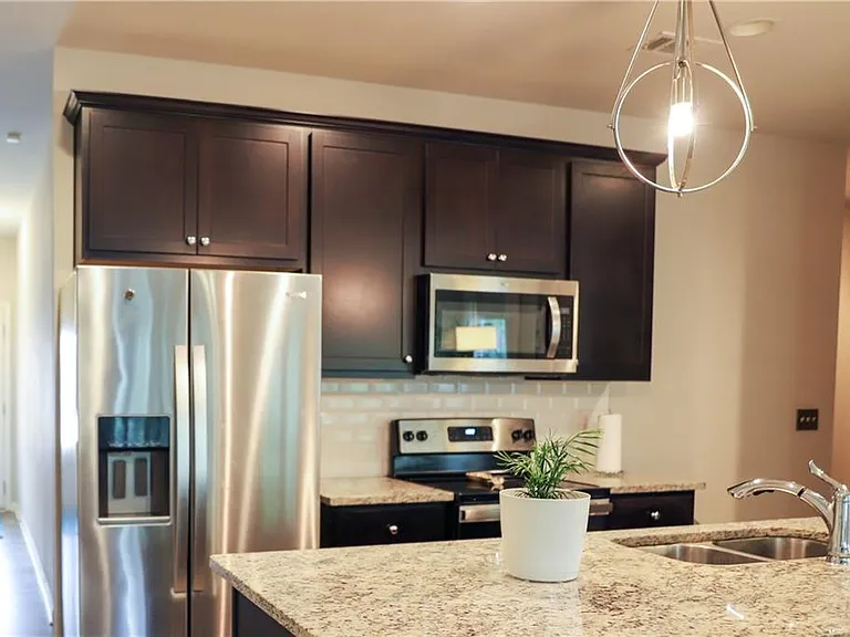 402 Mulberry Row SE — Photo 4
