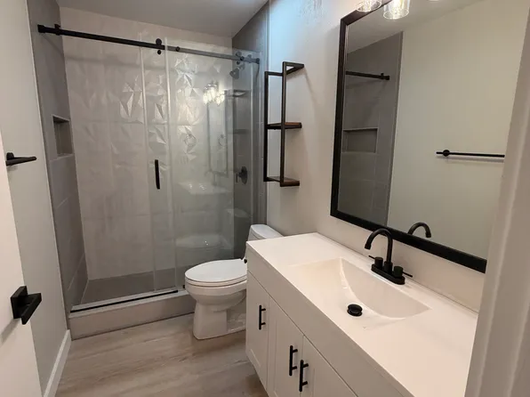 4002 Crockers Lake Blvd, Sarasota, FL