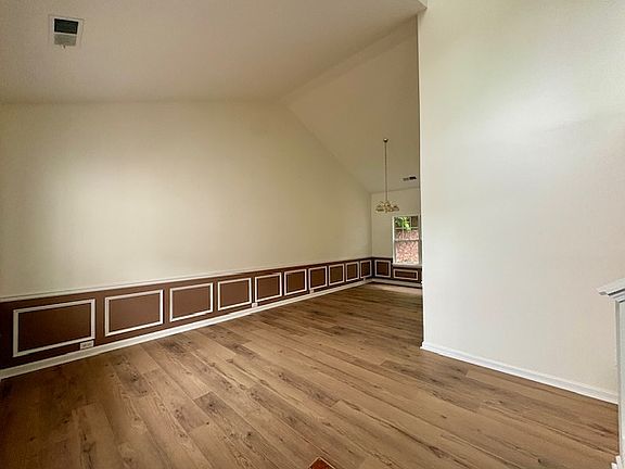 4th image of 3821 Majestic Ln SW