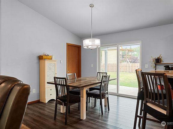 4th image of 606 N Blakeley Street