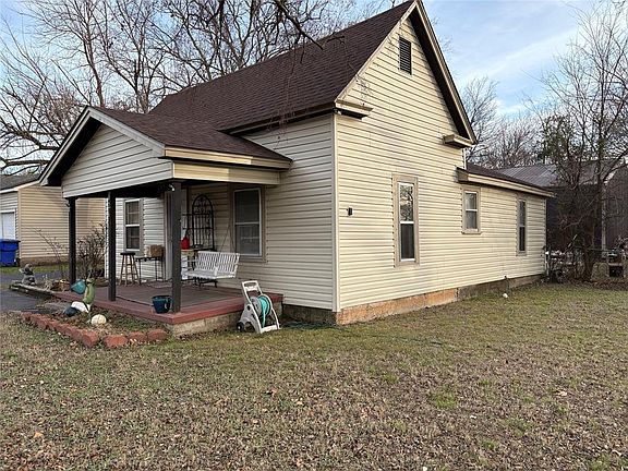 3rd image of 626 Dakota St