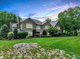 15 Donner Ct, Mahwah, NJ 07430