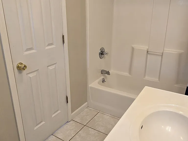 321 Poplar St — Photo 10