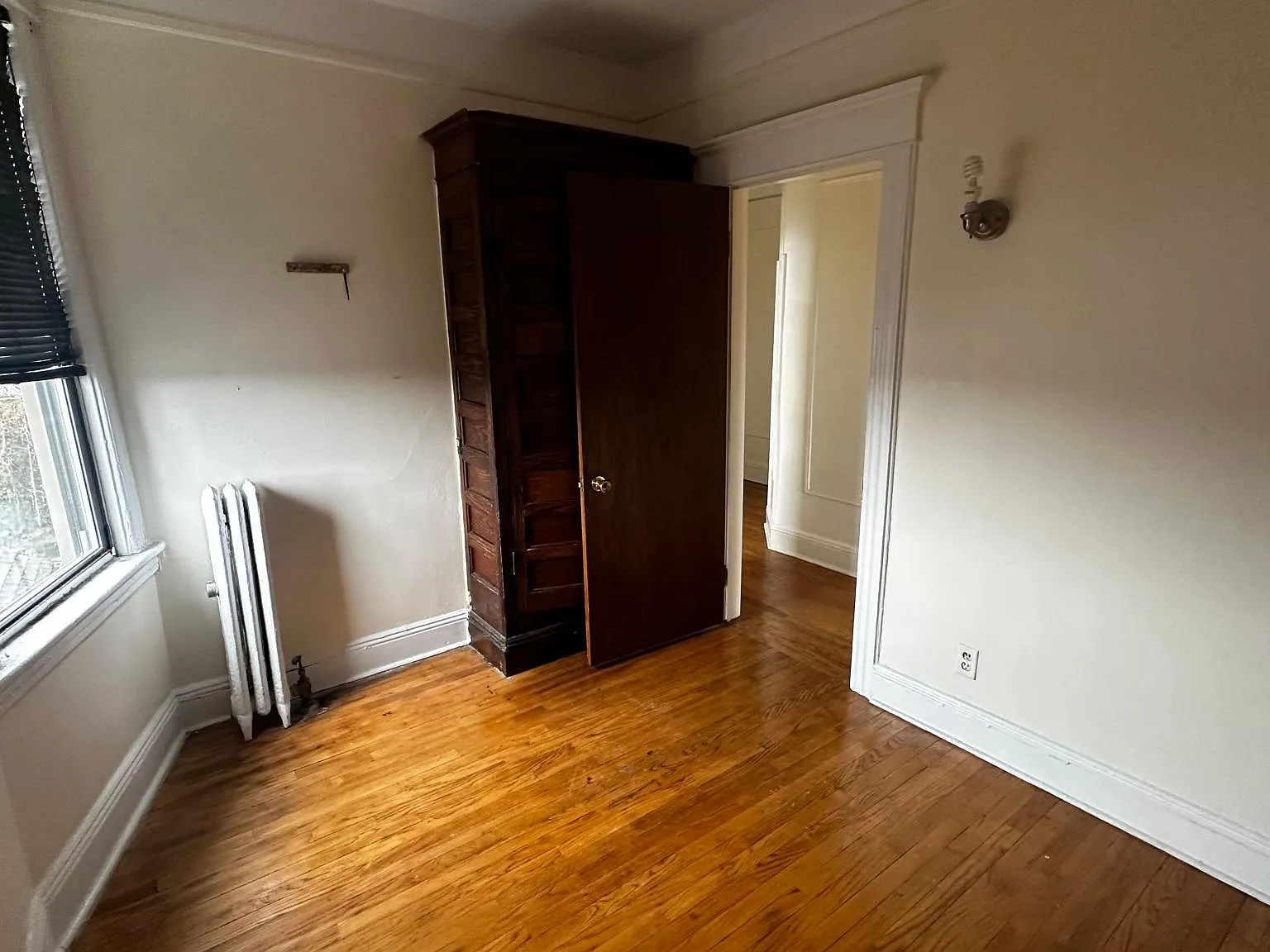 121 Saratoga Ave — Photo 2