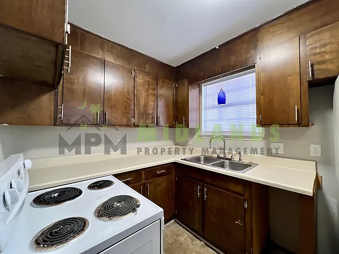 1930 Greenoaks Rd #A — Photo 14