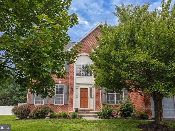 105 Ticonderoga Dr, Kearneysville, WV 25430