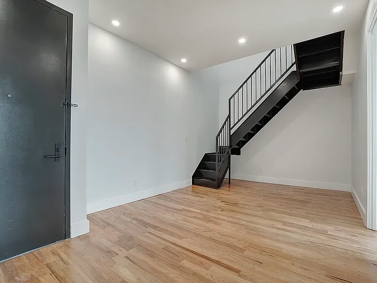 285 Graham Ave #4C — Photo 4