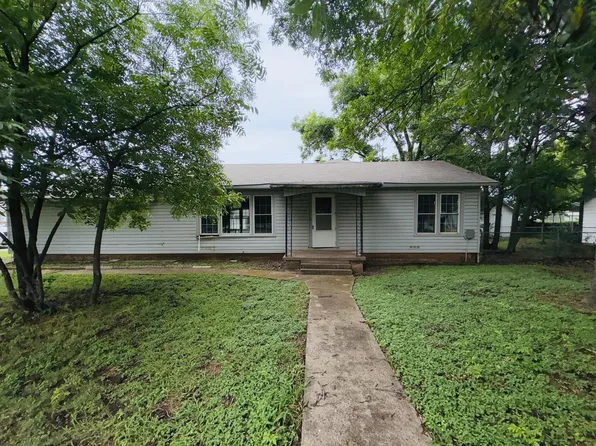 421 N Wall St, Iowa Park, TX 76367