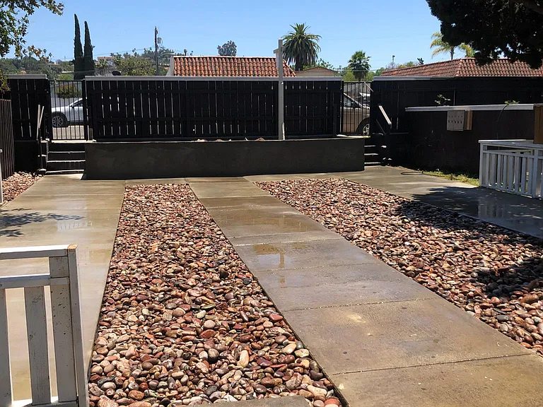 1042 E Grand Ave — Photo 9