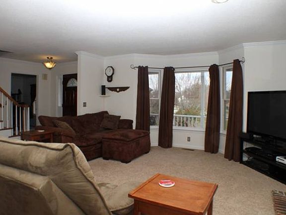 4th image of 701 Brookfield Dr