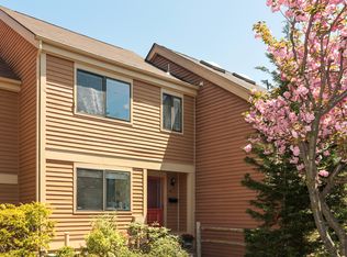 42 Greenway Ln, Rye Brook, NY 10573