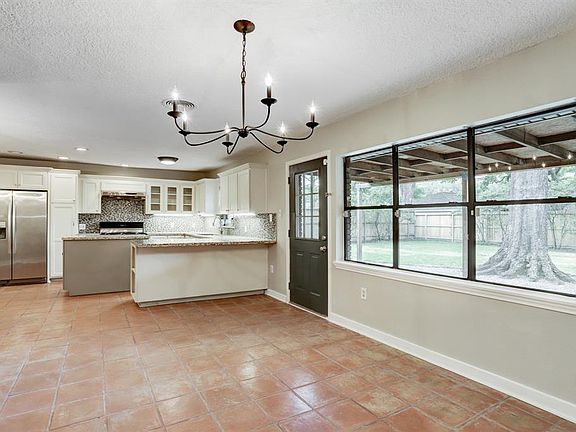 4th image of 1721 Hollister Dr