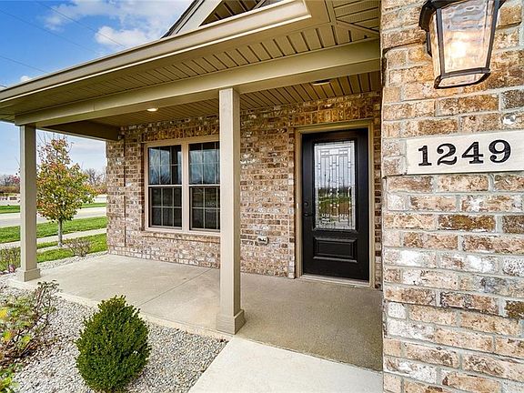 4th image of 1249 E Bentley Cir