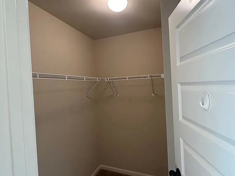 549 W Holloway Dr — Photo 33