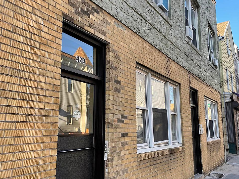 1st image of 425 Baldwin Ave APT 2