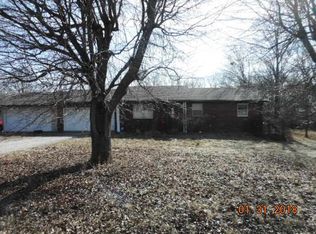 8401 Peterson Rd, Wadesville, IN 47638