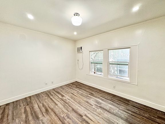 5th image of 859 S New Hampshire Ave APT 206