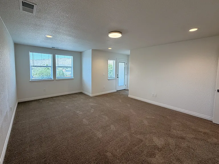 18659 Village Center Dr — Photo 9