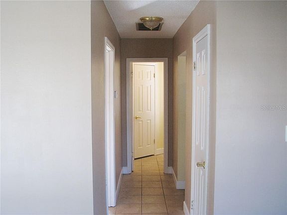 5th image of 405 Georgetown Dr APT D