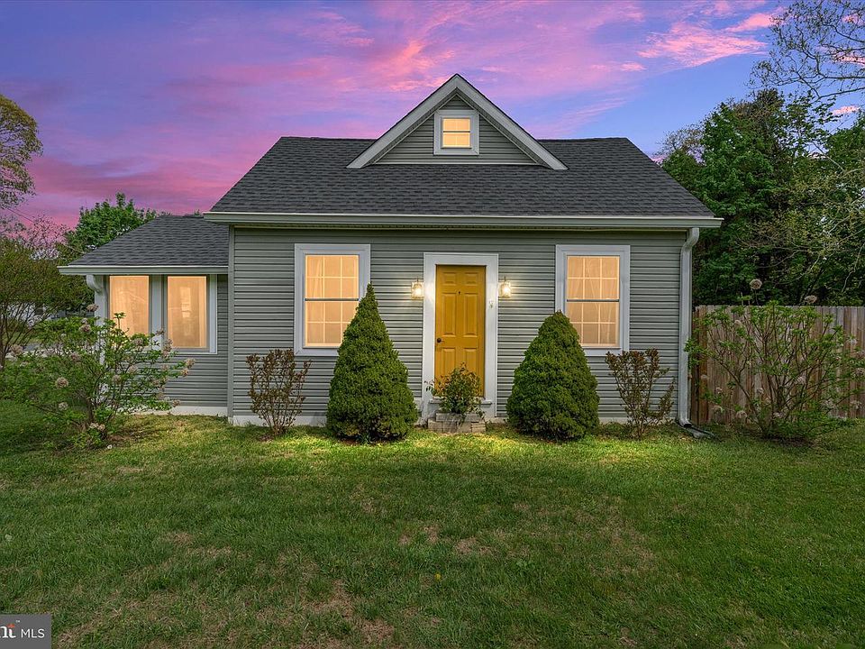 1st image of 8 Anglewood Ave