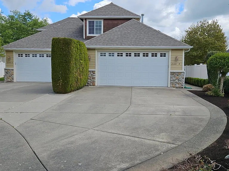 2120 Bender Park Blvd #B — Photo 1