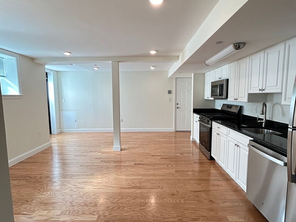 Spacious living room/kitchen area
