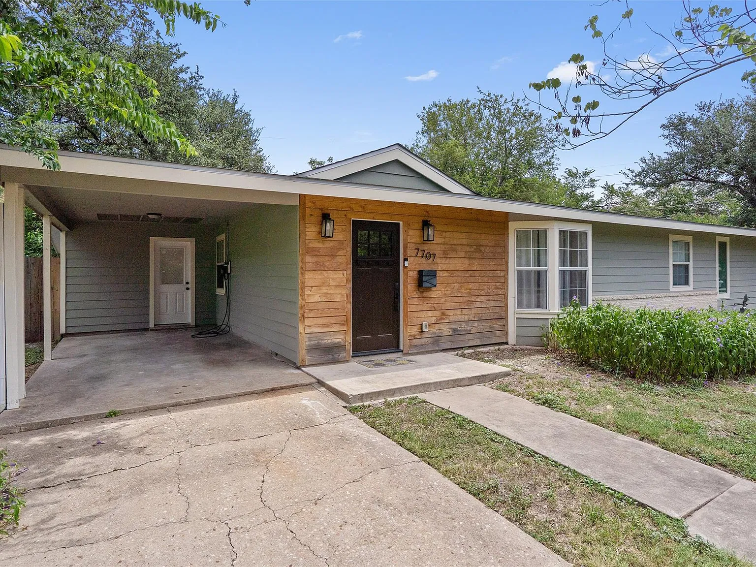 3 bed, 2.0 bath, 1636 sqft, $3,250 — Photo 1