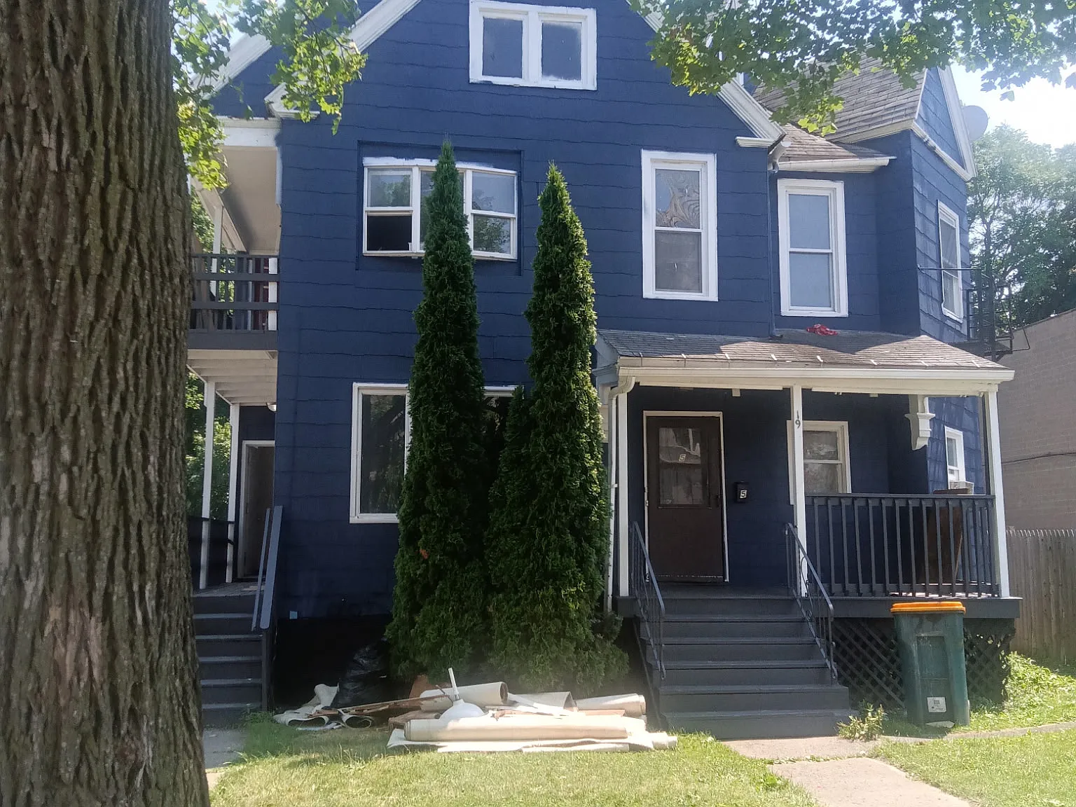 19-21 Grand Ave — Photo 2