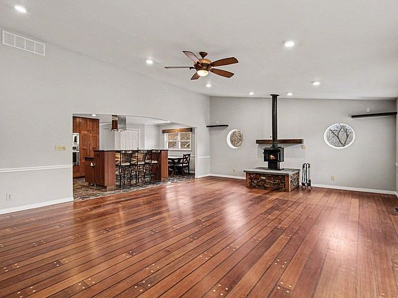 4th image of 659 Bromley Crescent Springs Rd