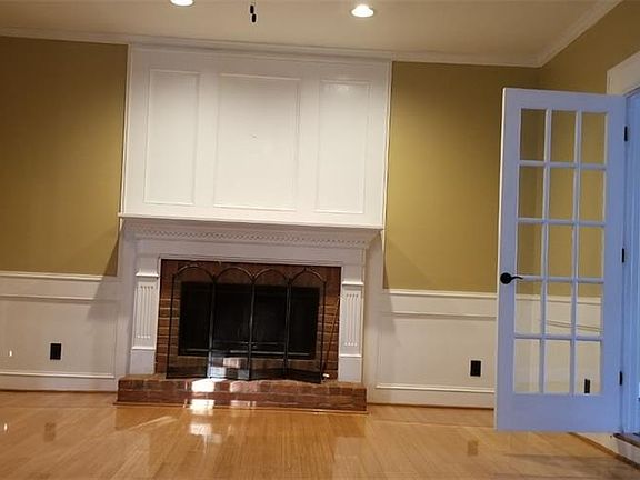 4th image of 2950 Georgian Manor Dr