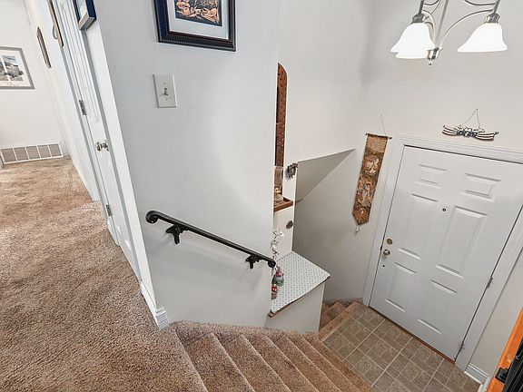 3rd image of 2223 Evergreen Ln