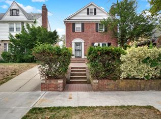 13935 227th St, Springfield Gardens, NY 11413