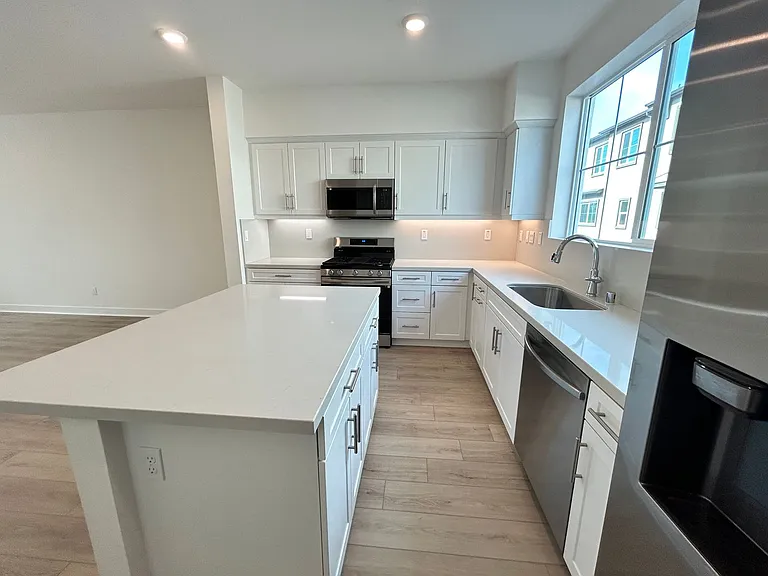 11753 Florence Ave — Photo 6