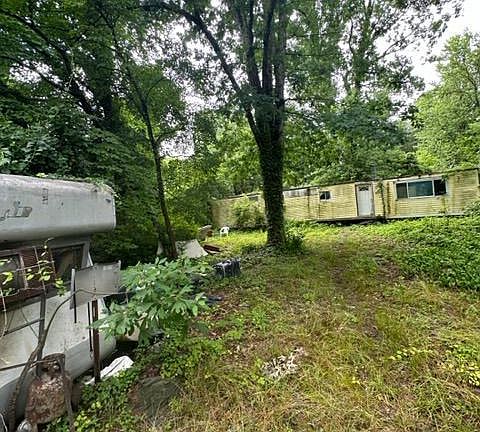3rd image of 1569 West Blvd