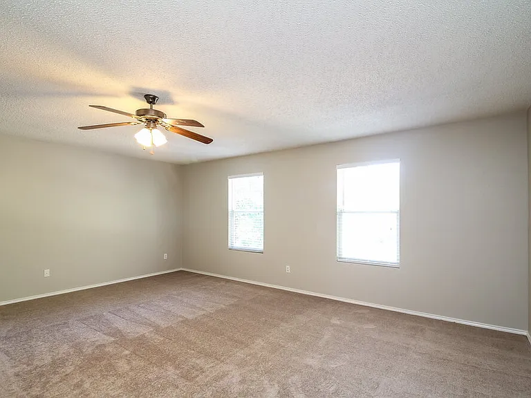 8737 Hunters Point Way — Photo 6