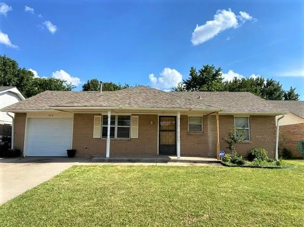 704 Camelot, Moore, OK 73160