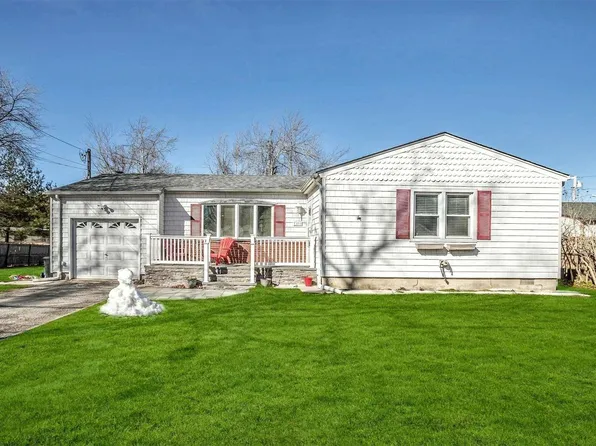 43 Shaw Avenue, Islip, NY 11751