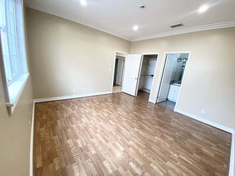 5960 Topeka Dr — Photo 16
