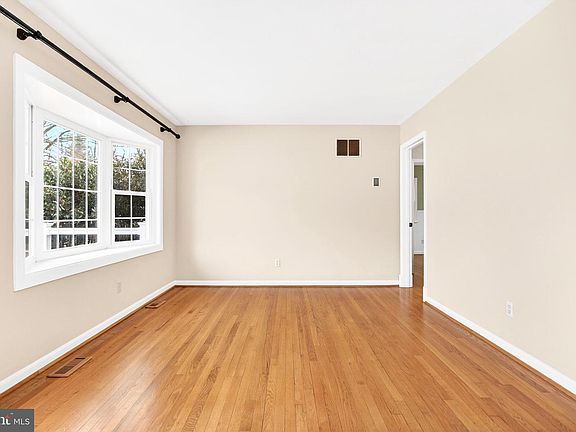 5th image of 7344 Gaither Rd