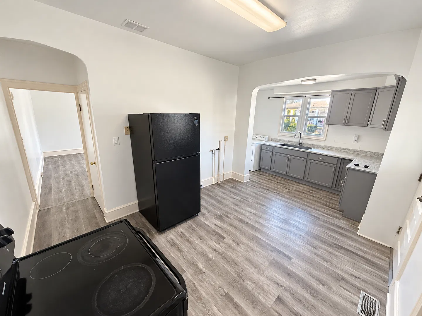 609 Plymouth St — Photo 4