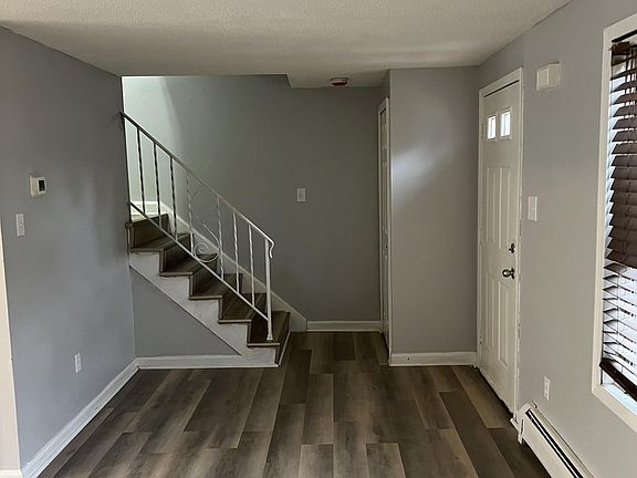 2nd image of 739 Congress Ave