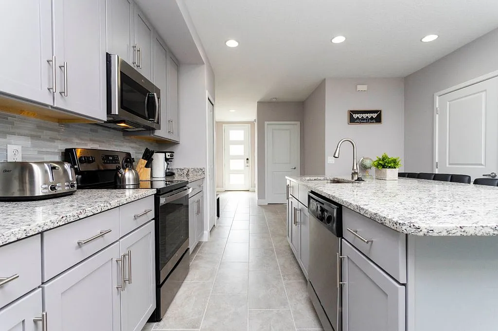4 bed, 3.5 bath, 1721 sqft, $2,500 — Photo 4