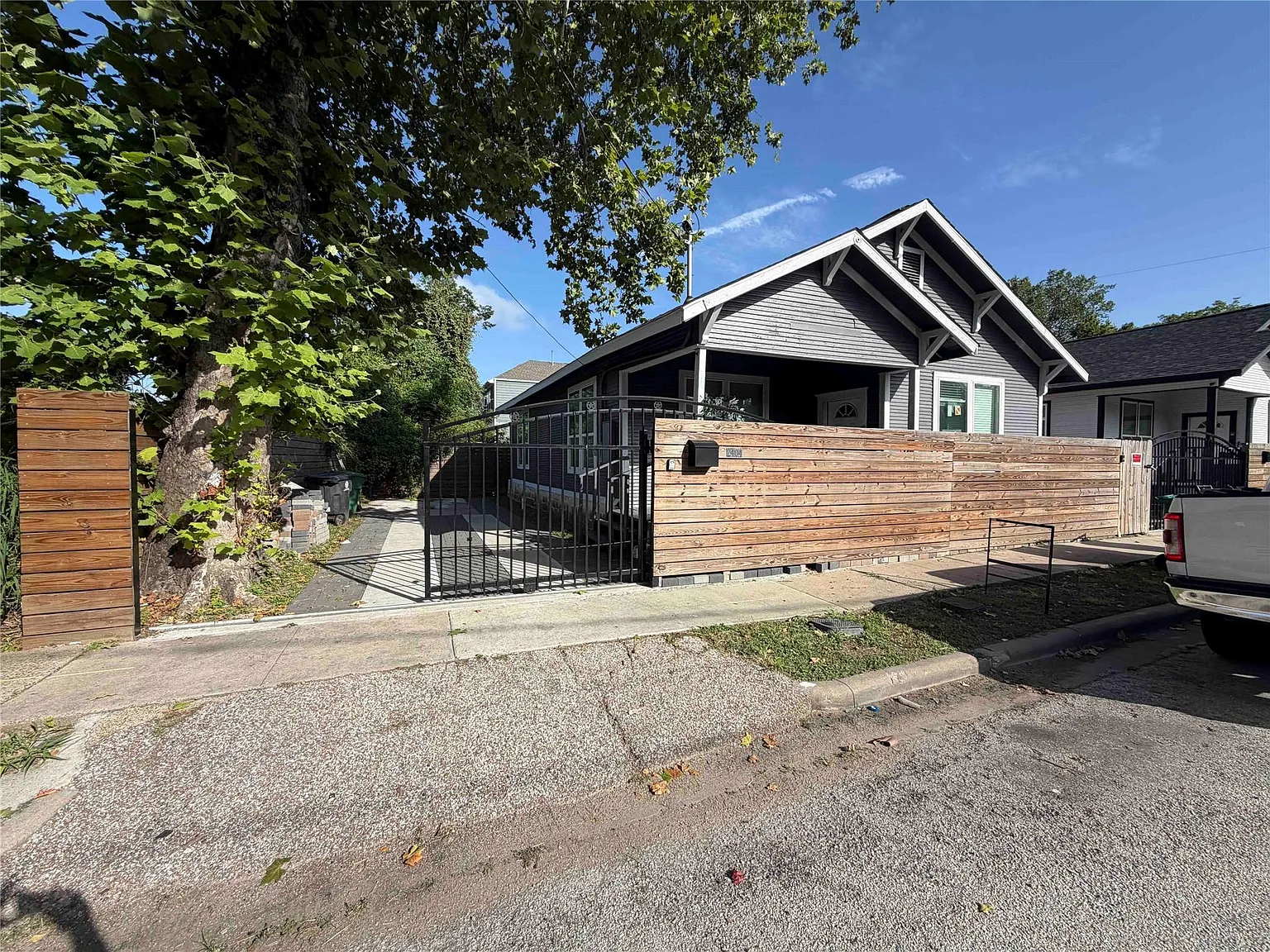 3 bed, 2.0 bath, 1111 sqft, $1,700 — Photo 2