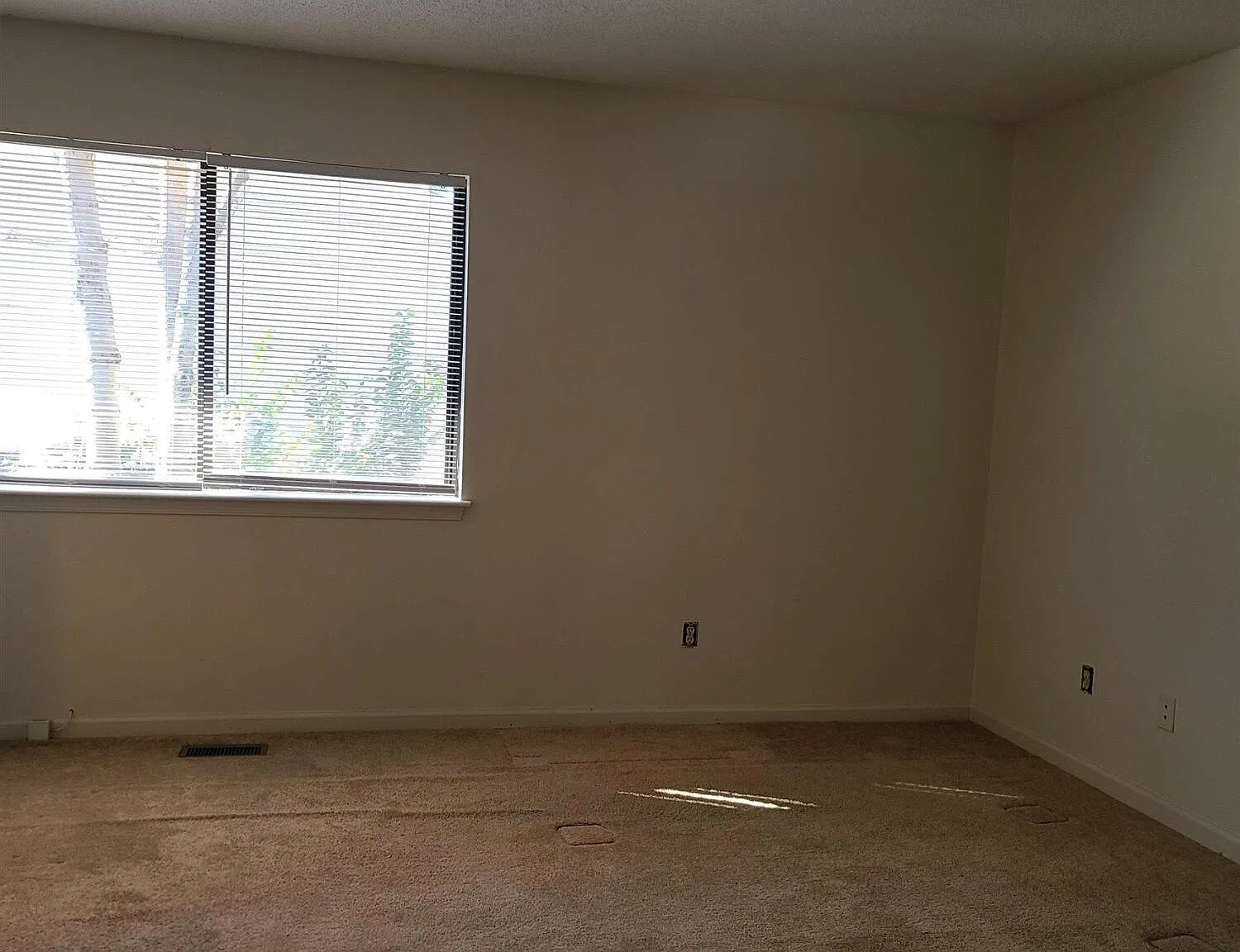 3 bed, 2.5 bath, 1330 sqft, $1,500 — Photo 2
