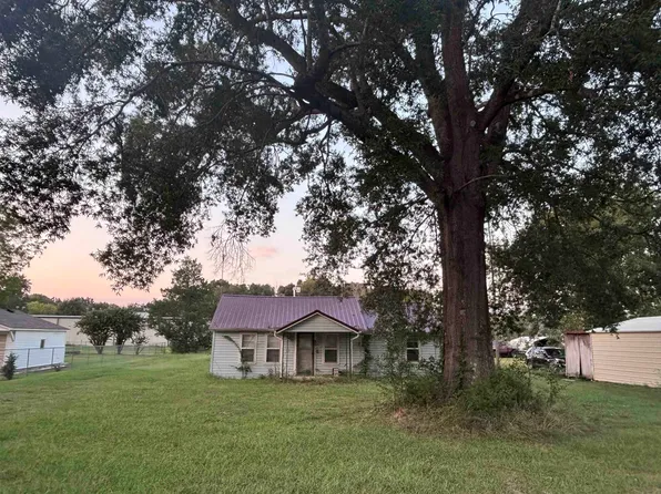 161 E Pine St, Falkville, AL 35622